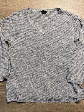 Calvin Klein Light Gray Knit V-Neck Pullover Sweater – Size XL